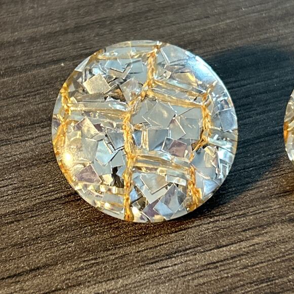Vintage Silver Tinsel Confetti Lucite Clip On Earrings 1 1/8” - Picture 2 of 6